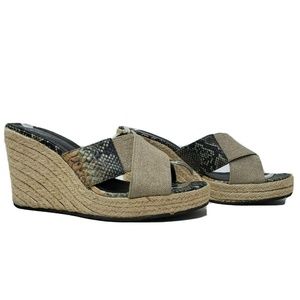 Donald J. Pliner Tan and Black Wedges